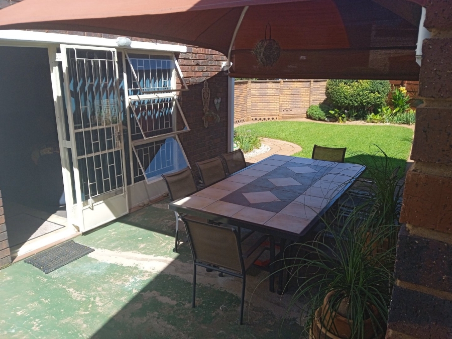 To Let 3 Bedroom Property for Rent in Schoemansville North West